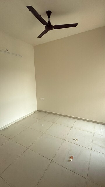 Room in 2 BHK Apartment at Godrej Green Vistas, Mahalunge – for Rent