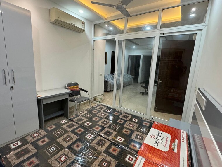 Bedroom, ansal-sushant-shopping-arcade 4 Bedroom 2705 Sq.Ft. Builder Floor In Sector 27 Gurgaon 9485365