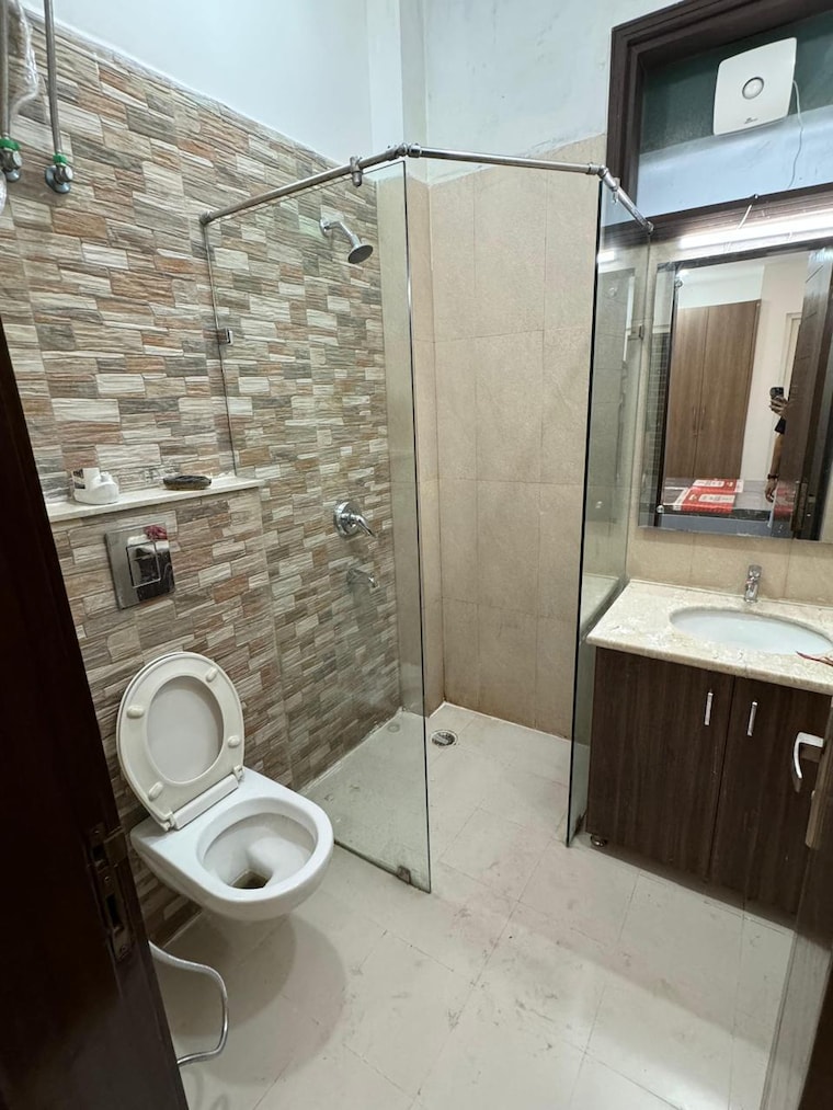 Bathroom, ansal-sushant-shopping-arcade 4 Bedroom 2705 Sq.Ft. Builder Floor In Sector 27 Gurgaon 9485320