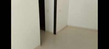 Room in 2 BHK Apartment at Gauri Excellency, Kandivali West – for Rent