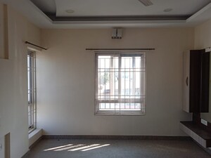 Room in 3 BHK Apartment at Hbr Layout – for Rent