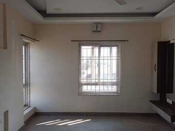 Room in 3 BHK Apartment at Hbr Layout – for Rent