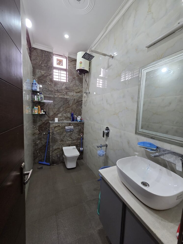 Bathroom, sector 23a 1 Bedroom 500 Sq.Ft. Independent House In Sector 23a Gurgaon 9485419