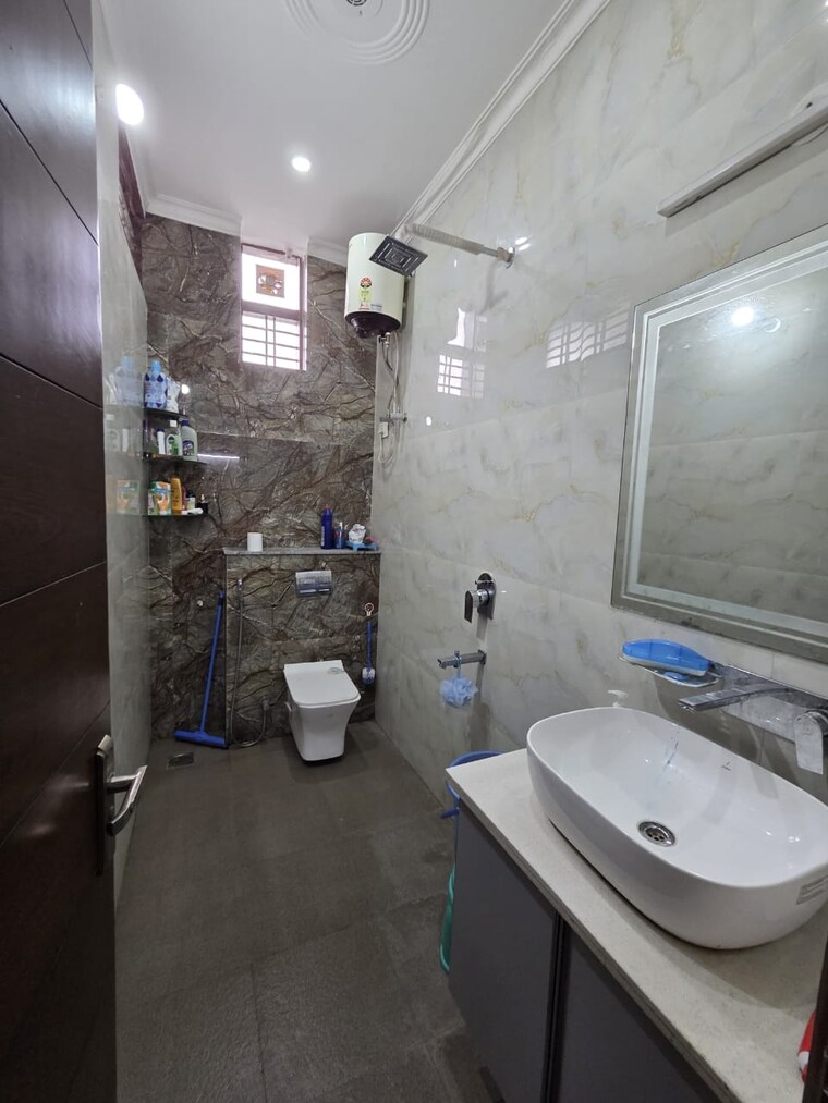 Bathroom, sector 23a 1 Bedroom 500 Sq.Ft. Independent House In Sector 23a Gurgaon 9485419