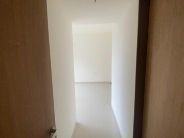 Room in 1 BHK Apartment at Chandak 34 Park Estate, Goregaon West – for Rent