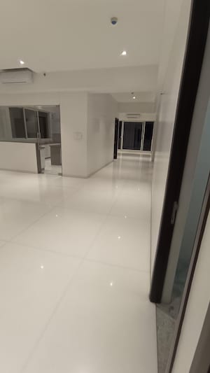 Room in 3 BHK Apartment at Raheja Imperia, Worli – for Rent