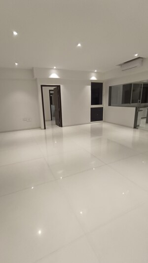 Room in 3 BHK Apartment at Raheja Imperia, Worli – for Rent