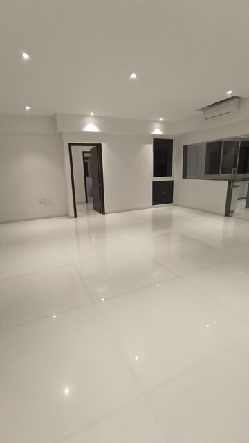 Room in 3 BHK Apartment at Raheja Imperia, Worli – for Rent