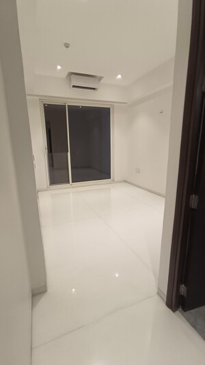 Room in 3 BHK Apartment at Raheja Imperia, Worli – for Rent