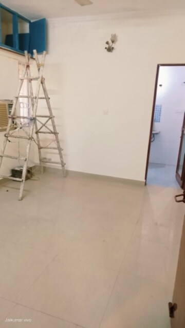 Room in 2 BHK Apartment at DDA Rosewood Apartments, Vasant Kunj – for Rent