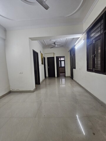 Room in 1 BHK Apartment at DDA Rosewood Apartments, Vasant Kunj – for Rent