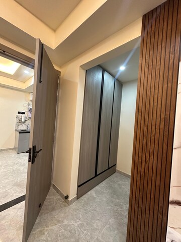 Building Lobby in 1.5 BHK Builder Floor at Sector 57 – for Rent