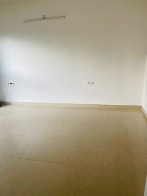 Room in 2 BHK Apartment at Amanora Aspire Towerss, Hadapsar – for Rent