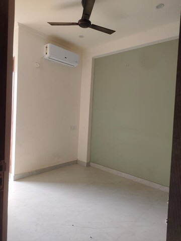 Room in 3 BHK Builder Floor at Sector 57 – for Rent