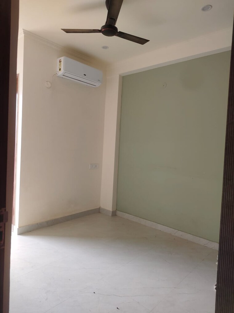 Room, sector 57 3 Bedroom 2700 Sq.Ft. Builder Floor In Sector 57 Gurgaon 9485587