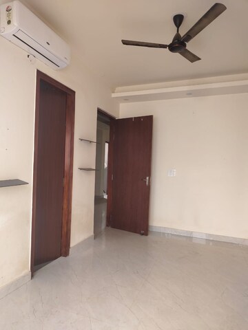 Room in 3 BHK Builder Floor at Sector 57 – for Rent