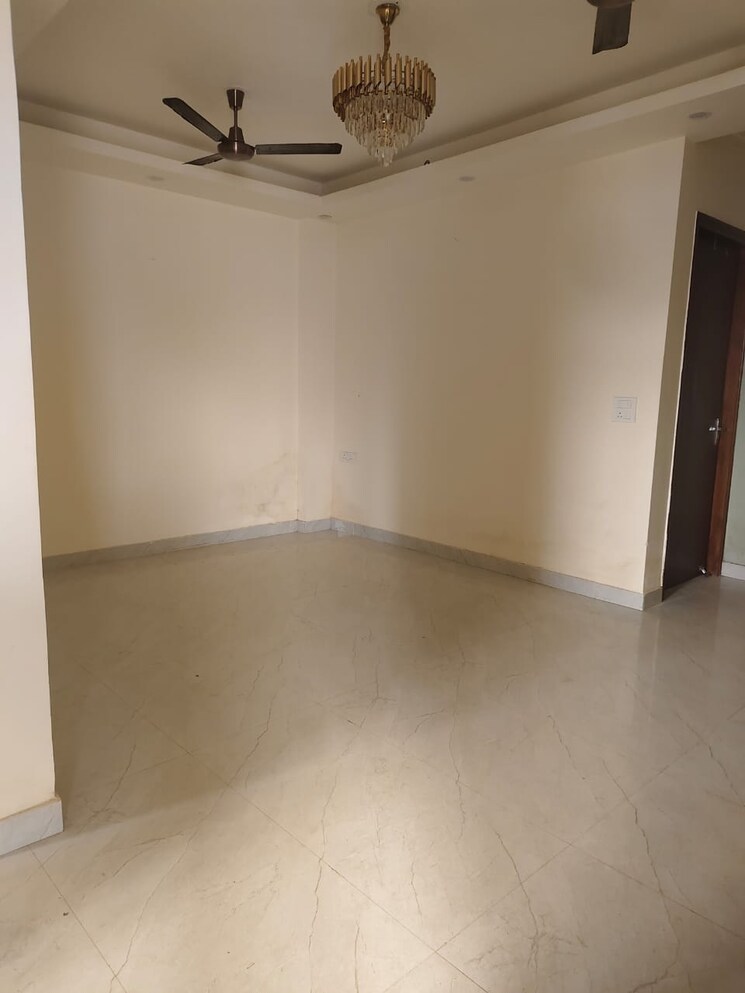 Room, sector 57 3 Bedroom 2700 Sq.Ft. Builder Floor In Sector 57 Gurgaon 9485587