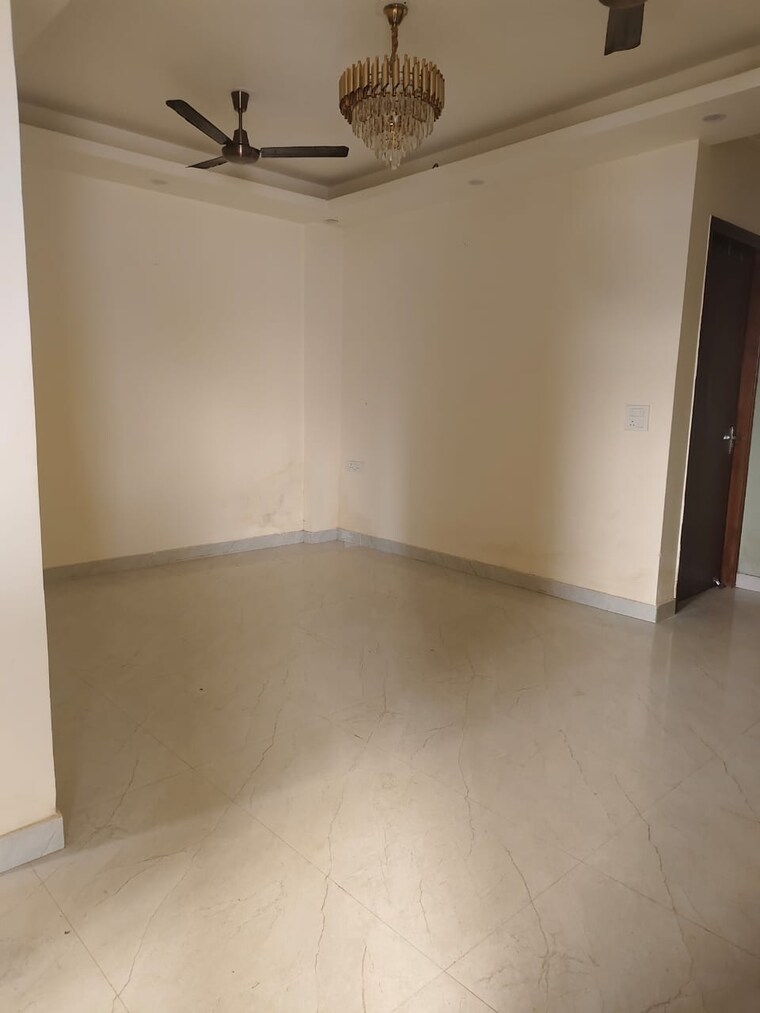 Room, sector 57 3 Bedroom 2700 Sq.Ft. Builder Floor In Sector 57 Gurgaon 9485587