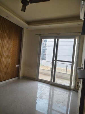 Room in 3 BHK Builder Floor at Sector 57 – for Rent