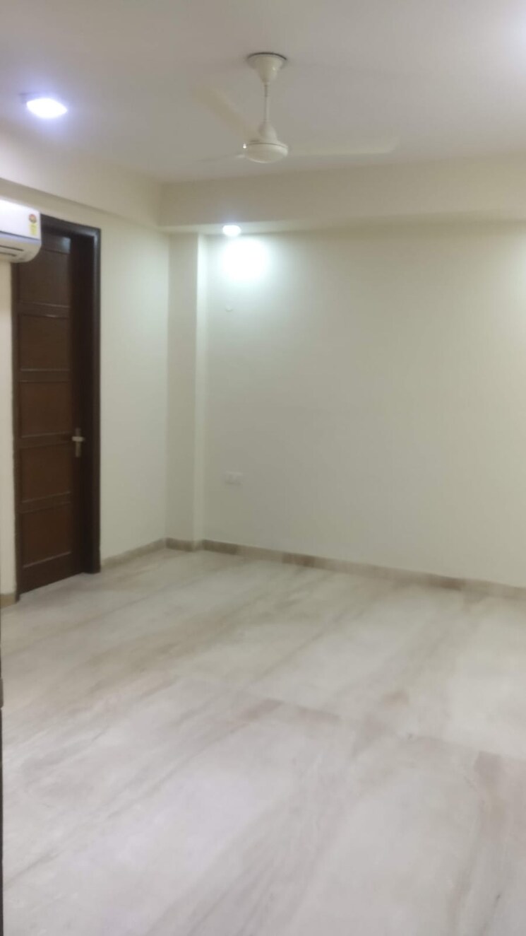 Room, saket 3 Bedroom 300 Sq.Yd. Builder Floor In Saket Delhi 9485608