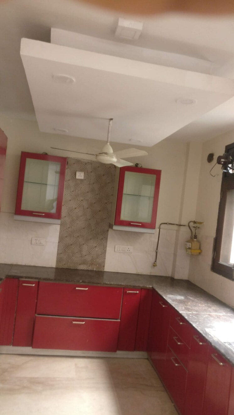 Kitchen, saket 3 Bedroom 300 Sq.Yd. Builder Floor In Saket Delhi 9485608
