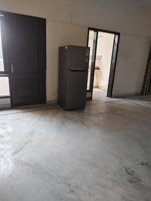 Room in 4 BHK Builder Floor at Sector 55 – for Rent