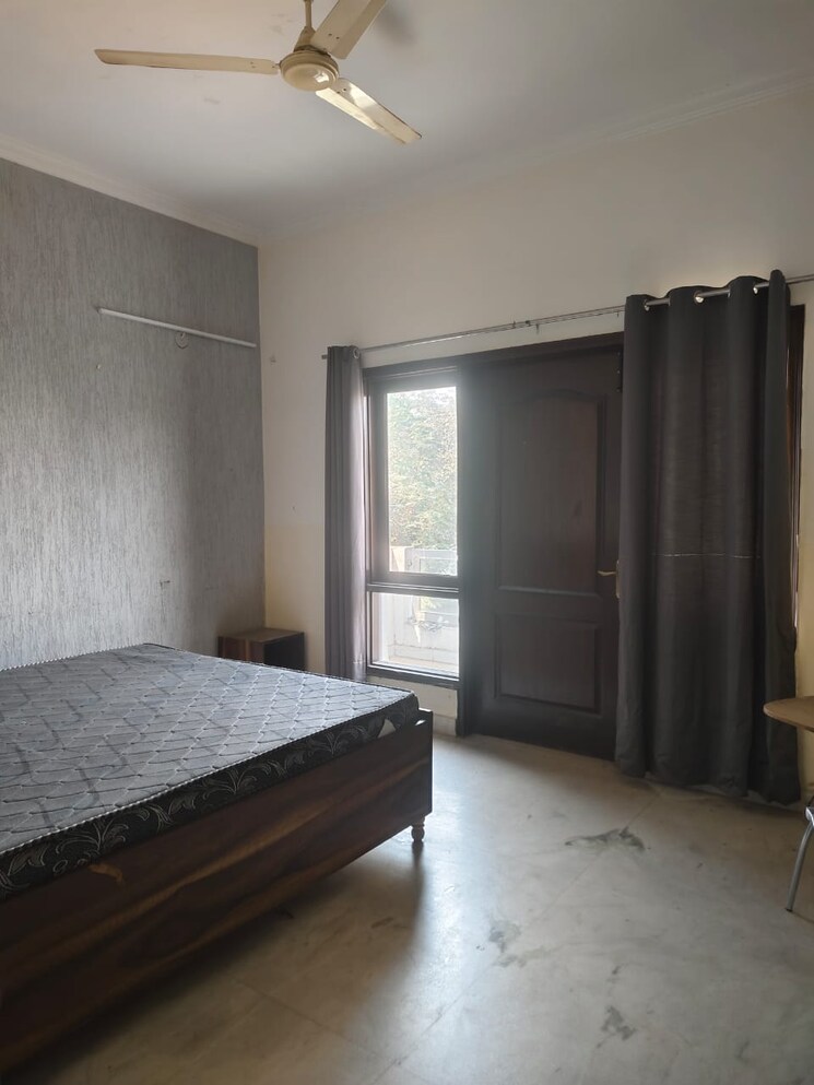 Room, sector 55 4 Bedroom 4500 Sq.Ft. Builder Floor In Sector 55 Gurgaon 9485624