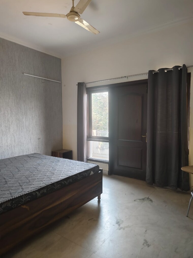 Room, sector 55 4 Bedroom 4500 Sq.Ft. Builder Floor In Sector 55 Gurgaon 9485624