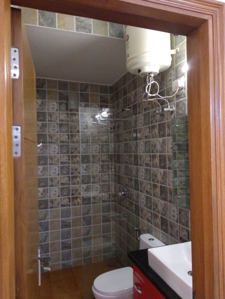 Bathroom, geetanjali enclave 1 Bedroom 700 Sq.Ft. Apartment In Geetanjali Enclave Delhi 9485625
