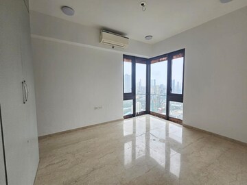 Room in 3 BHK Apartment at Lodha The Park, Worli – for Rent
