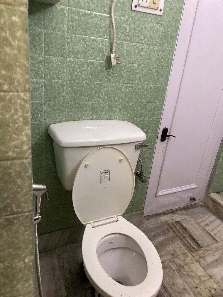 Bathroom, greater kailash ii 2 Bedroom 1200 Sq.Ft. Builder Floor In Greater Kailash ii Delhi 9485637