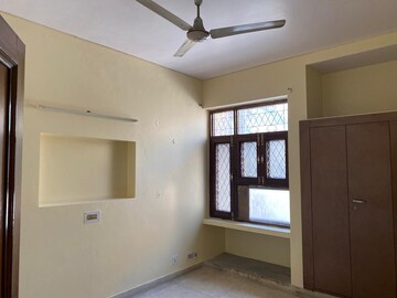 Room in 2 BHK Builder Floor at Greater Kailash ii – for Rent