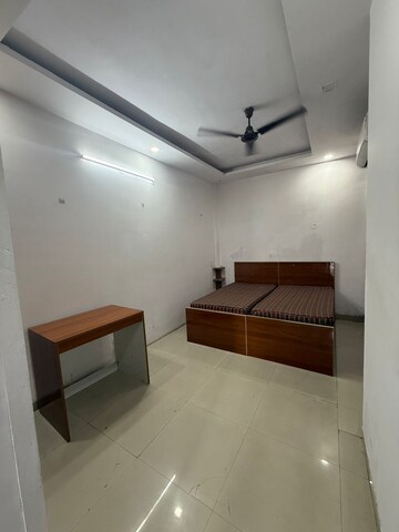 Furnished Amenities in 1.5 BHK Builder Floor at Sector 55 – for Rent