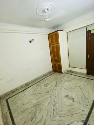 Room in 1.5 BHK Builder Floor at Sector 55 – for Rent