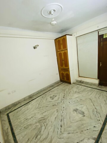 Room in 1.5 BHK Builder Floor at Sector 55 – for Rent