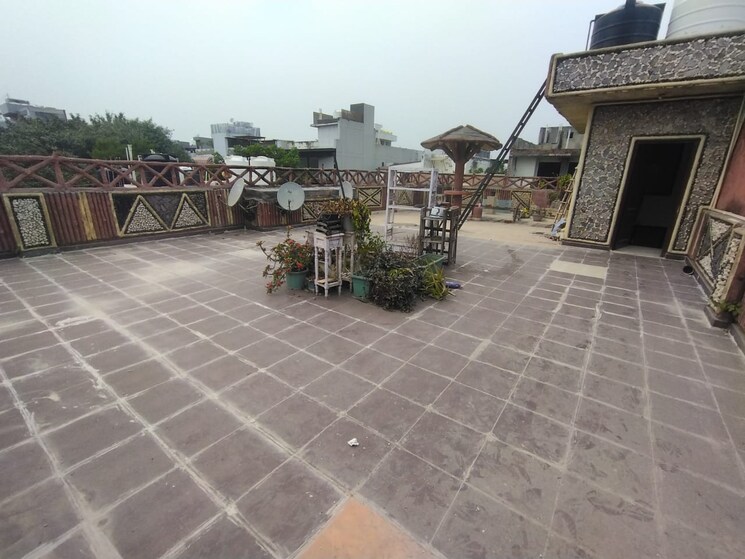 Terrace, greater kailash part 3 3 Bedroom 1850 Sq.Ft. Builder Floor In Greater Kailash Part 3 Delhi 9485659