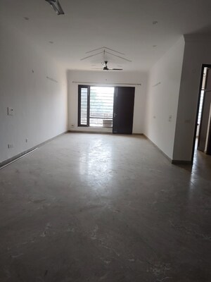 Room in 3.5 BHK Builder Floor at Sector 56 – for Rent