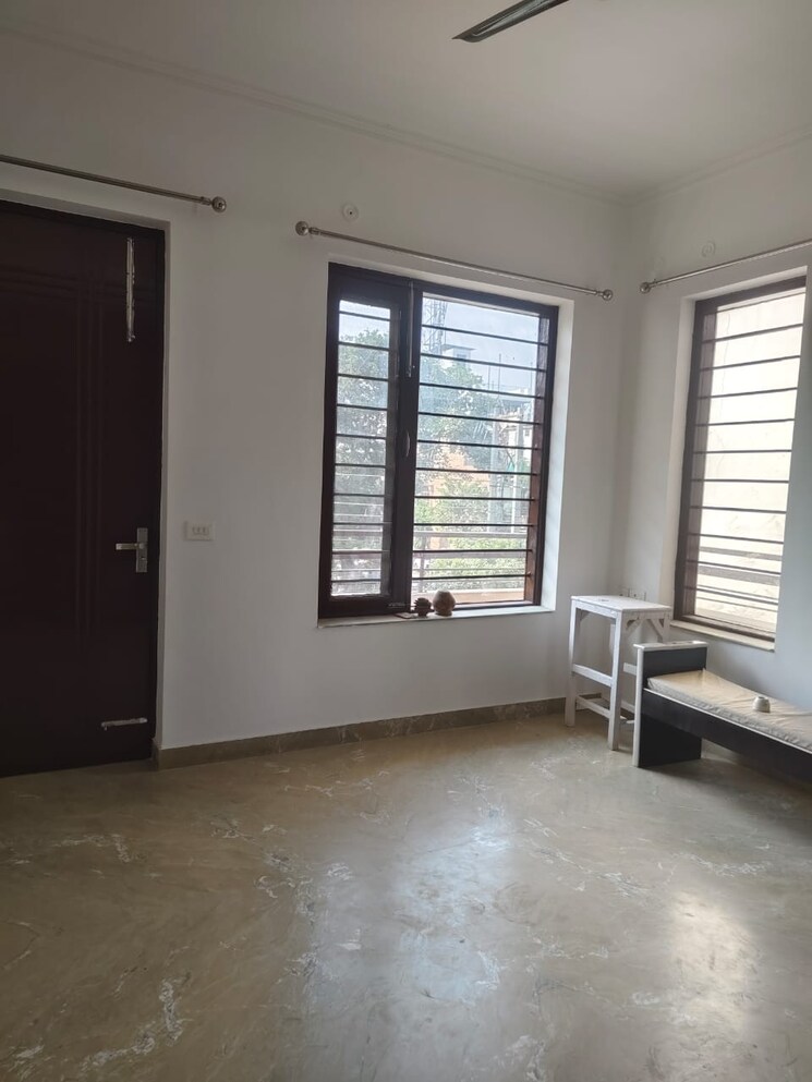 Room, sector 56 3.5 Bedroom 2700 Sq.Ft. Builder Floor In Sector 56 Gurgaon 9485671