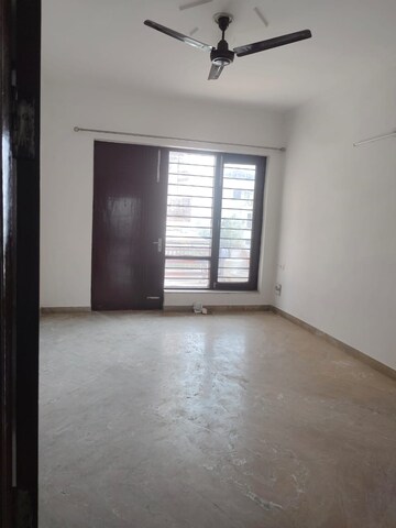 Room in 3.5 BHK Builder Floor at Sector 56 – for Rent
