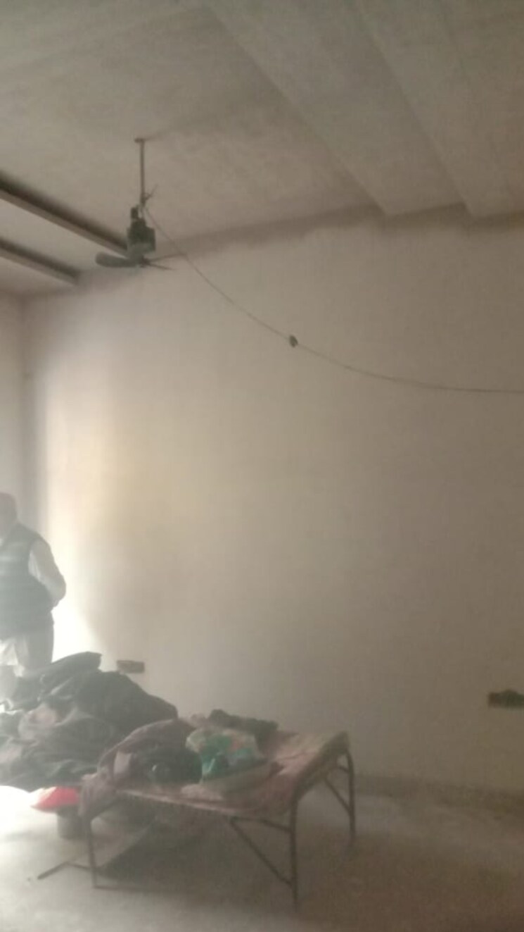 Room, nehru nagar iii 4 Bedroom 290 Sq.Yd. Builder Floor In Nehru Nagar Iii Ghaziabad 9485711