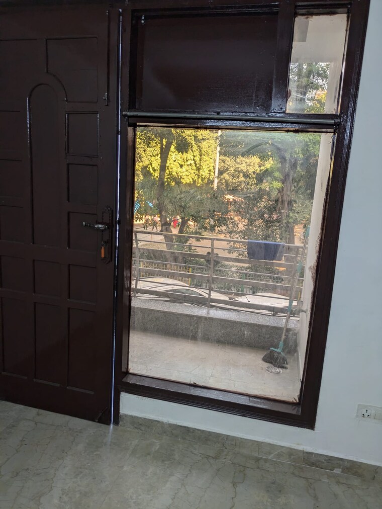 Room, lajpat nagar 4 2 Bedroom 950 Sq.Ft. Apartment In Lajpat Nagar 4 Delhi 9485689