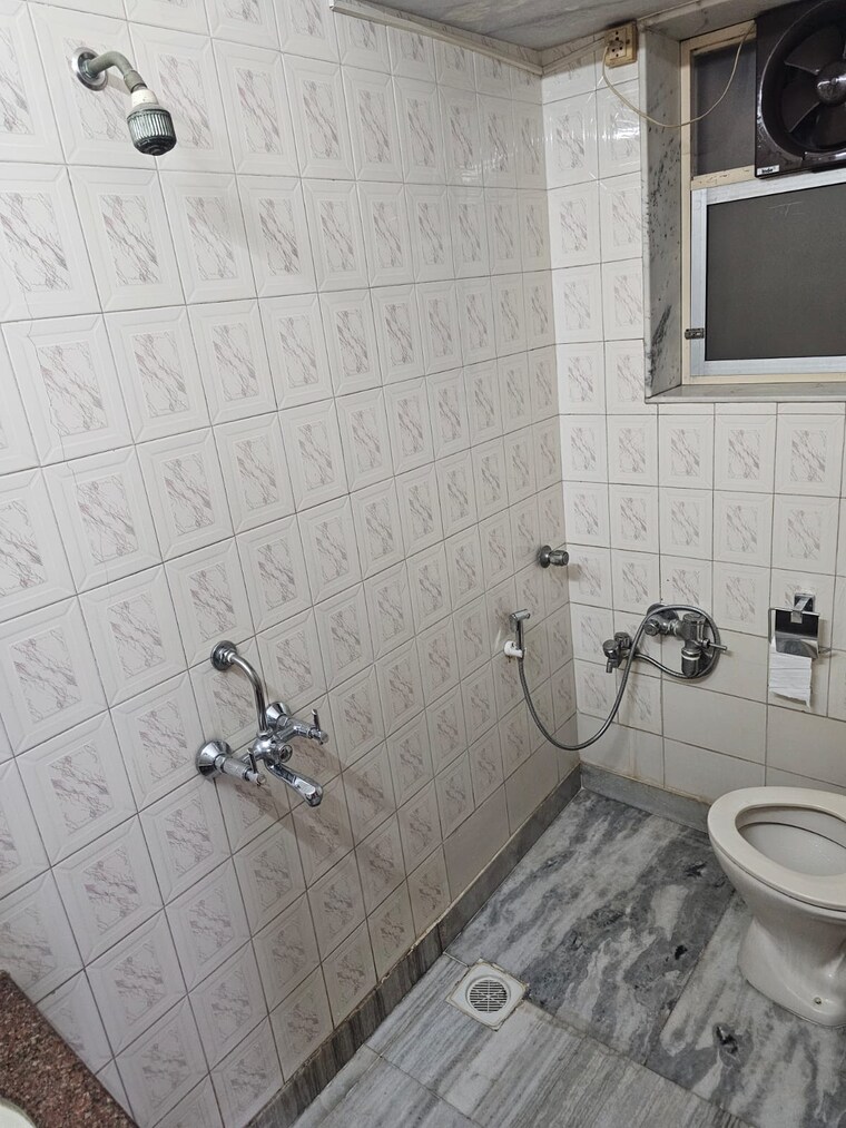 Bathroom, ashoka-chs 3 Bedroom 1600 Sq.Ft. Penthouse In Vasant Vihar Thane 9485708