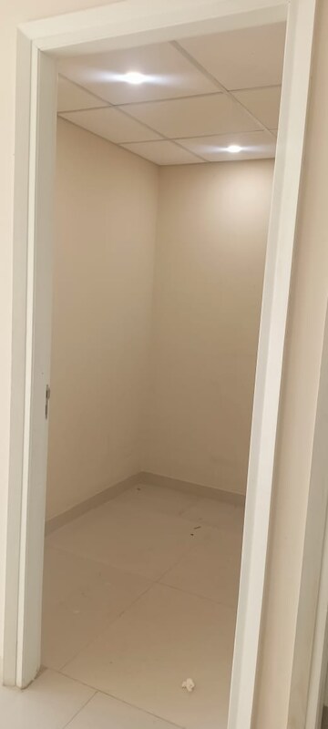 Room in 3 BHK Apartment at Green Valley Residencia, Ghazipur – for Rent