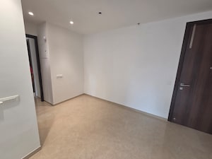 Room in 2 BHK Apartment at Hiranandani Highland, Powai – for Rent