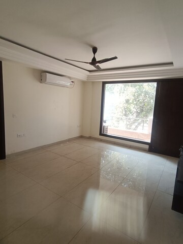 Room in 4 BHK Builder Floor at Ansal API Esencia, Sector 67 – for Rent
