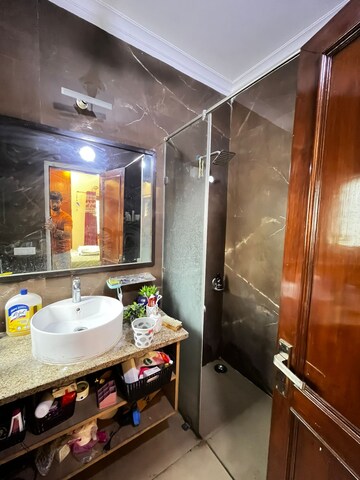 Furnished Amenities in 2 BHK Builder Floor at Saket – for Rent