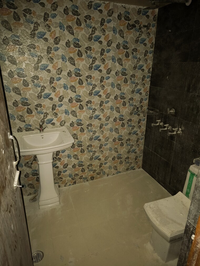 Bathroom, kashiram nagar 2 Bedroom 1300 Sq.Ft. Builder Floor In Kashiram Nagar Moradabad 9485817
