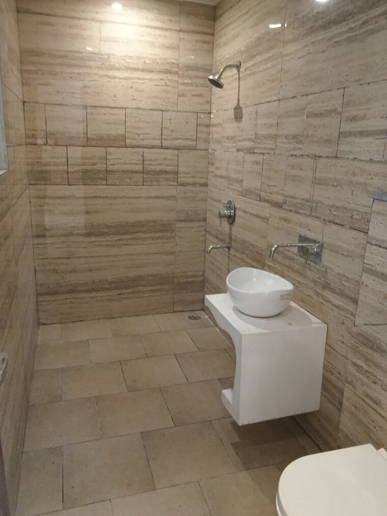 Bathroom, dhakoli 3 Bedroom 136 Sq.Yd. Builder Floor In Dhakoli Zirakpur 9485895