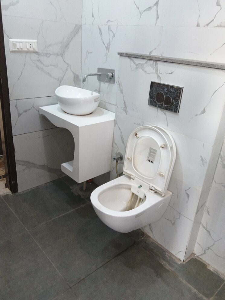 Bathroom, dhakoli 3 Bedroom 136 Sq.Yd. Builder Floor In Dhakoli Zirakpur 9485895