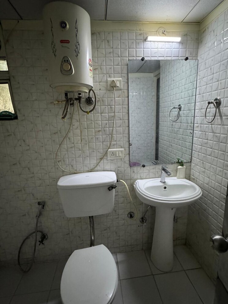 Bathroom, gaur-city-2-16th-avenue 3 Bedroom 1600 Sq.Ft. Apartment In Sector 16c Greater Noida Greater Noida 9485892